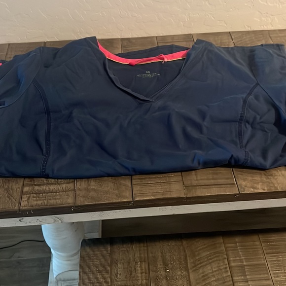 Navy blue beyond scrubs brand. Size too 3x bottom cliff - Picture 4 of 5